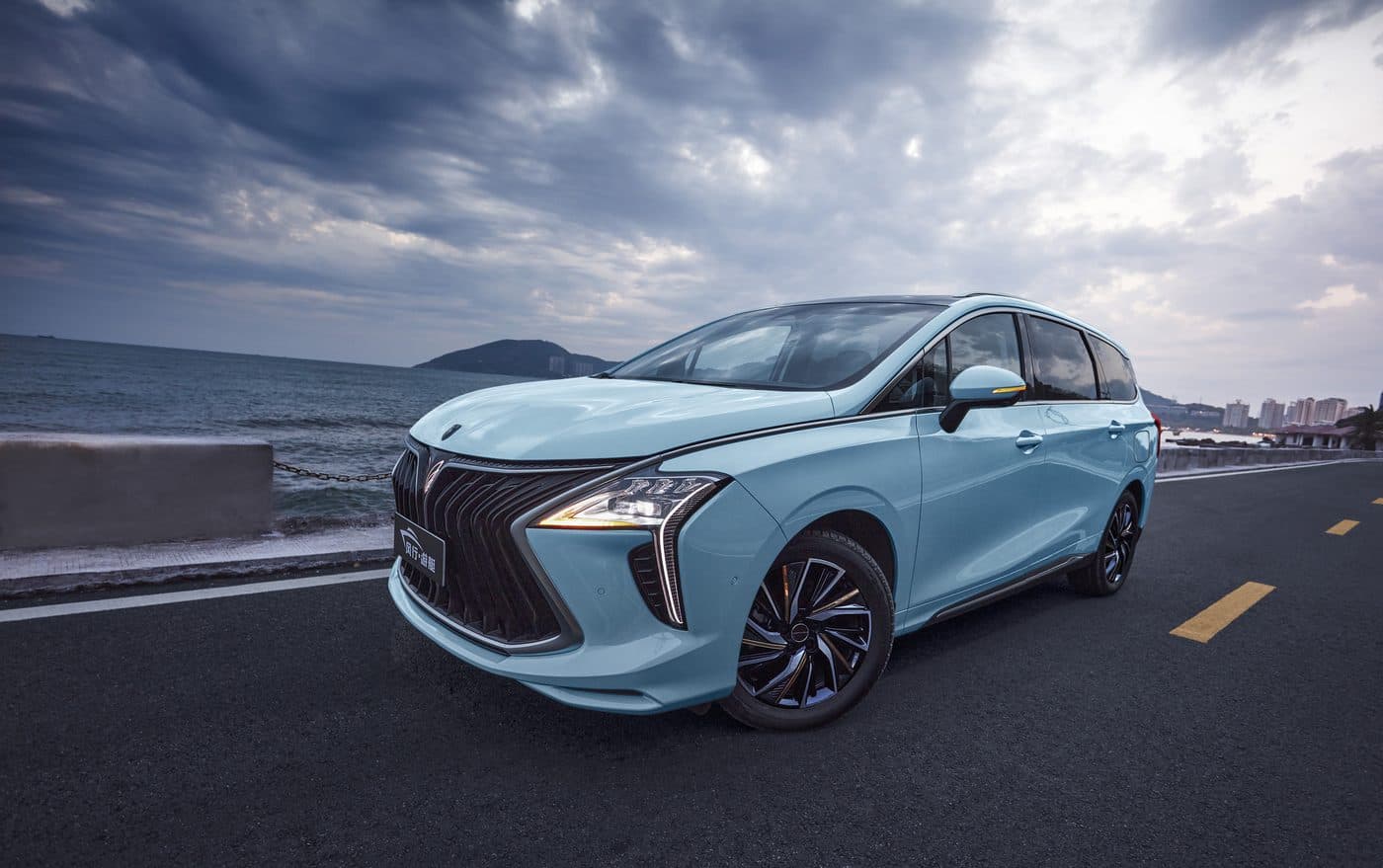 Forthing M4 PHEV, pe un drum de coastă